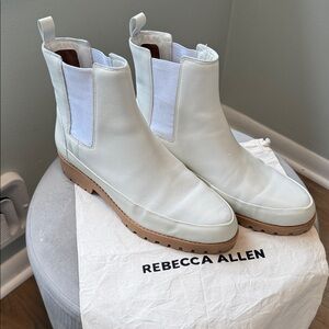 Winter White Leather Ankle Booties 10.5 narrow